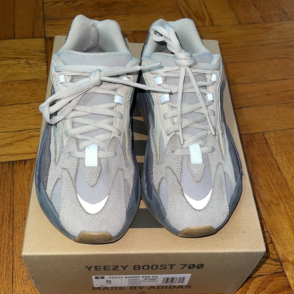 Yeezy boost 700 v2 Tephra